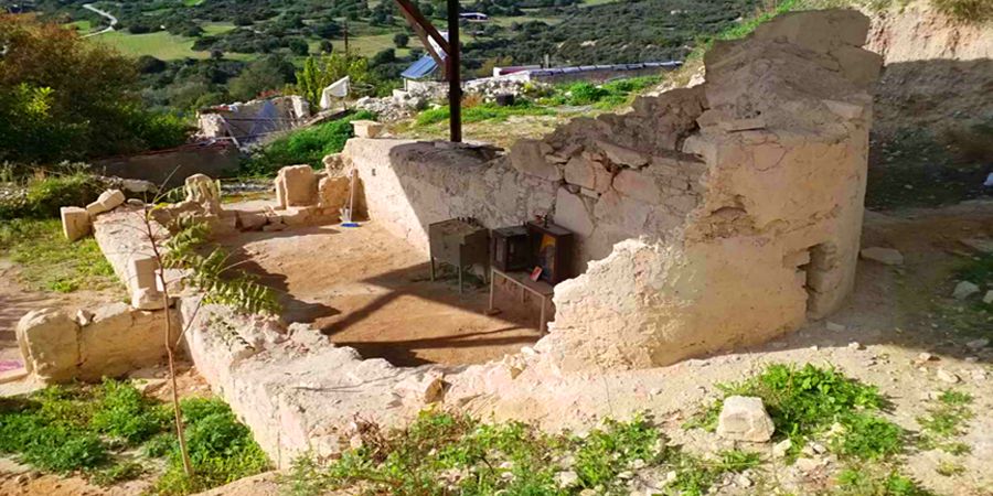 Agia Anna Church (Ruins) in Alektora Village